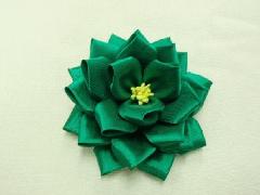 胸につける花リボンバラ・記章・徽章（小・花径８ｃｍ）緑